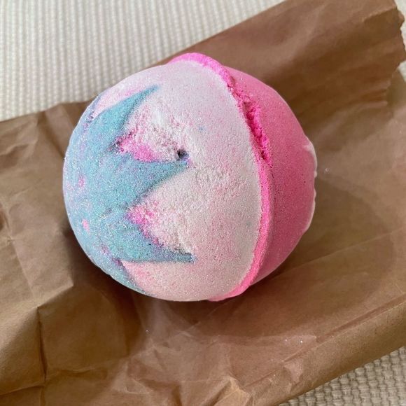 Lush - Snow Fairy - Bath Bomb - Picture 3 of 3